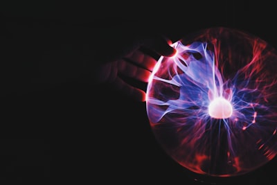 别在云端当数字佃农:AI大爆发时代,如何用代码建一座属于自己的“数字四合院”